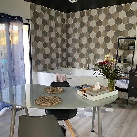 Le Petit Nous- Cosy Avec Jacuzzi En Anjou * Le Mesnil-en-Vallée