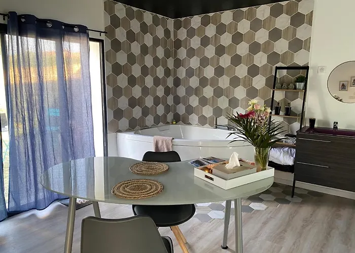 Chaleureux Avec Jacuzzi * Le Mesnil-en-Vallée